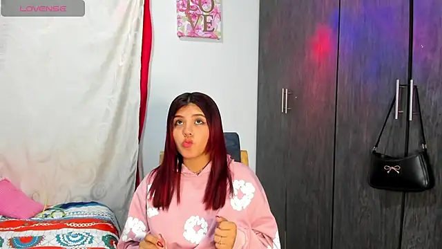 Snapshot of lizzylizzy4 chatting on October 6, 11:57 pm lizzylizzy4 online show from October 6, 11:57 pm