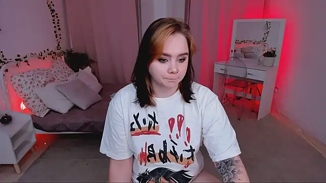 lunaalli online show from November 10, 4:17 pm