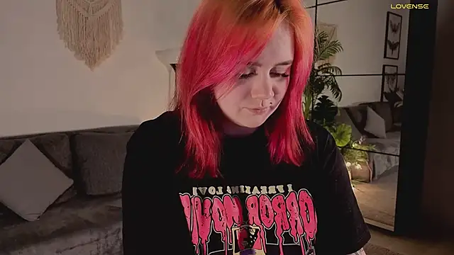 lunaalli online show from April 5, 9:56 pm