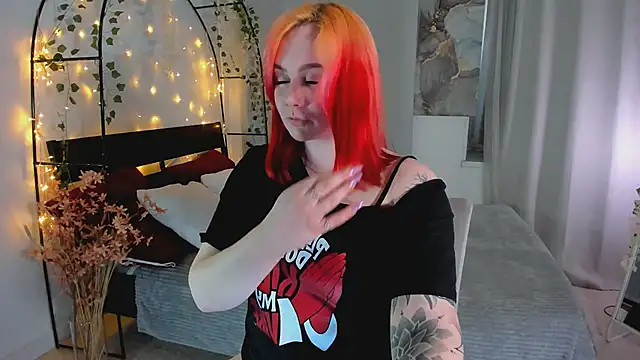 lunaalli online show from April 14, 1:50 pm