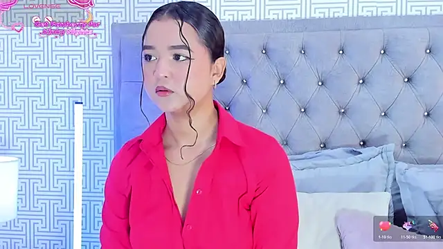 Evaa Lunna  online show from December 4, 8:17 pm