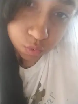 Snapshot of srtsara chatting on May 6, 10:53 am srtsara online show from May 6, 10:53 am