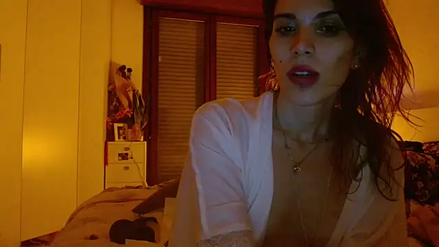 Snapshot of refem9 chatting on October 26, 5:24 am refem9 online show from October 26, 5:24 am