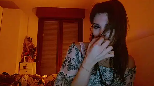 Snapshot of refem9 chatting on November 6, 5:36 pm refem9 online show from November 6, 5:36 pm