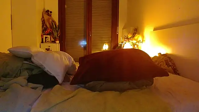 Snapshot of refem9 chatting on November 17, 6:24 pm refem9 online show from November 17, 6:24 pm