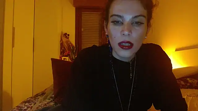 Snapshot of refem9 chatting on December 1, 6:24 pm refem9 online show from December 1, 6:24 pm