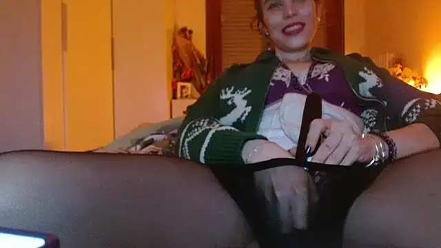 Snapshot of refem9 chatting on December 2, 9:21 pm refem9 online show from December 2, 9:21 pm