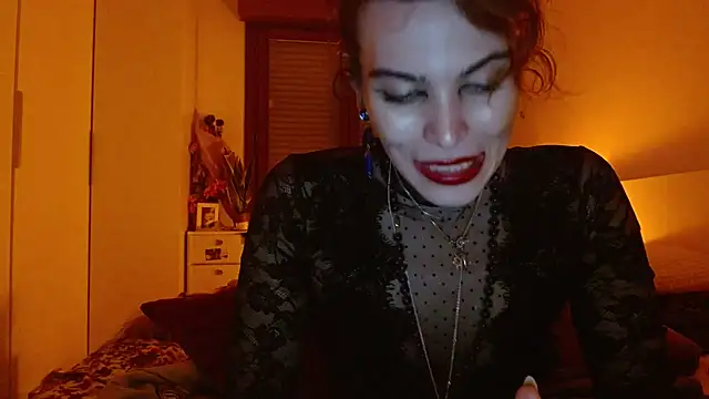 Snapshot of refem9 chatting on December 5, 6:48 pm refem9 online show from December 5, 6:48 pm