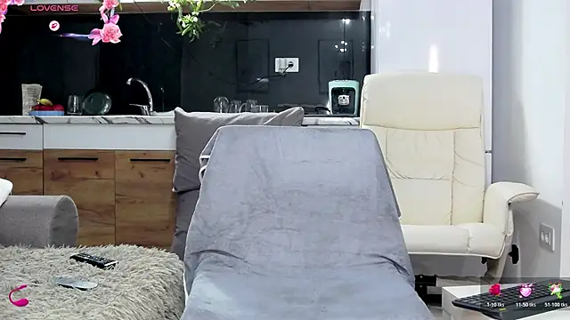 Anna glamlovely online show from March 23, 1:15 pm