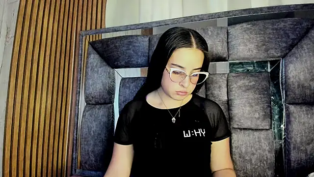 Snapshot of Cherry__Hot chatting on December 13, 10:15 pm Cherry Hot online show from December 13, 10:15 pm