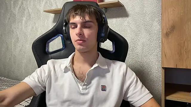 Snapshot of elliot_scott chatting on October 7, 2:20 am elliot scott online show from October 7, 2:20 am