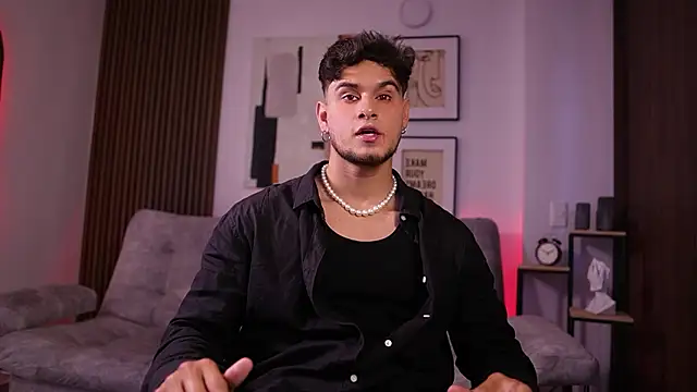 Snapshot of DaviesBrown chatting on October 31, 8:43 pm DaviesBrown online show from October 31, 8:43 pm