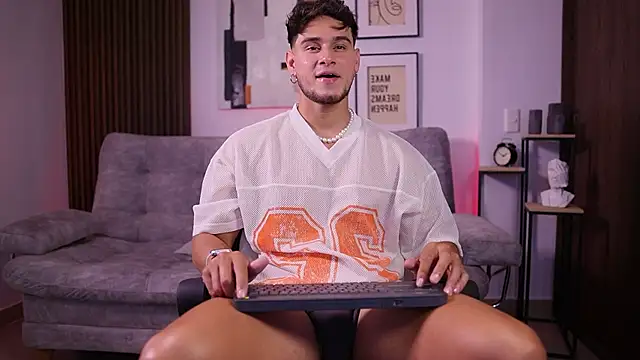 Snapshot of DaviesBrown chatting on November 14, 9:02 pm DaviesBrown online show from November 14, 9:02 pm