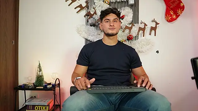 Snapshot of DaviesBrown chatting on November 15, 9:11 pm DaviesBrown online show from November 15, 9:11 pm