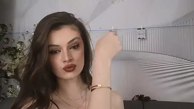 EvoletteLouLou online show from October 9, 1:31 pm