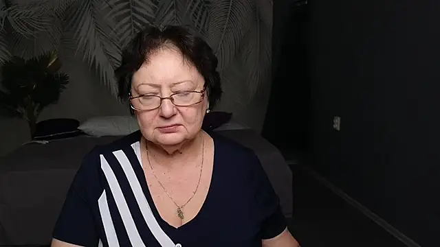 Margo Moll online show from November 25, 5:18 am