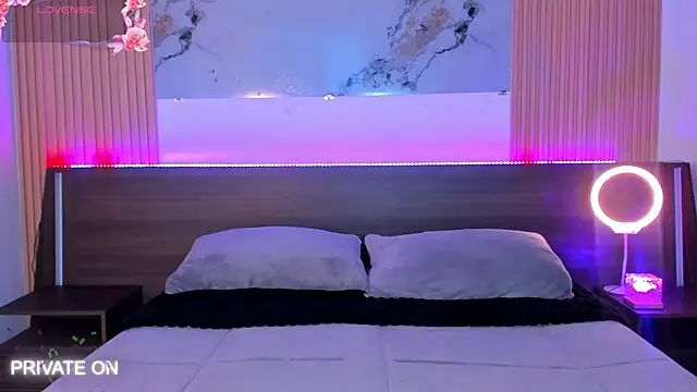 samanthaa moon online show from March 17, 9:40 pm