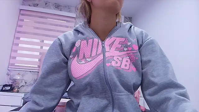 Snapshot of celeste_moonx chatting on November 22, 11:53 am celeste moonx online show from November 22, 11:53 am