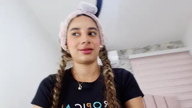 Snapshot of celeste_moonx chatting on November 28, 12:08 pm celeste moonx online show from November 28, 12:08 pm