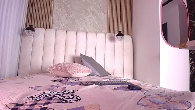 Snapshot of celeste_moonx chatting on June 7, 11:58 am celeste moonx online show from June 7, 11:58 am