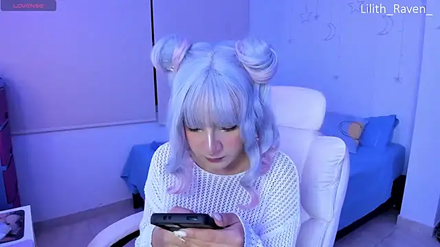 Snapshot of Lilith_Raven_ chatting on October 27, 3:43 am Lilith Raven online show from October 27, 3:43 am