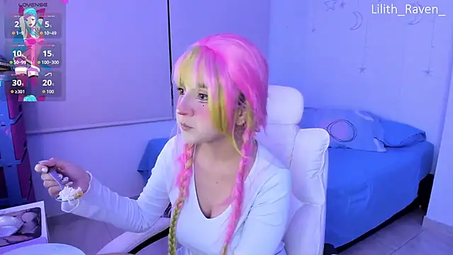 Snapshot of Lilith_Raven_ chatting on October 28, 4:05 am Lilith Raven online show from October 28, 4:05 am