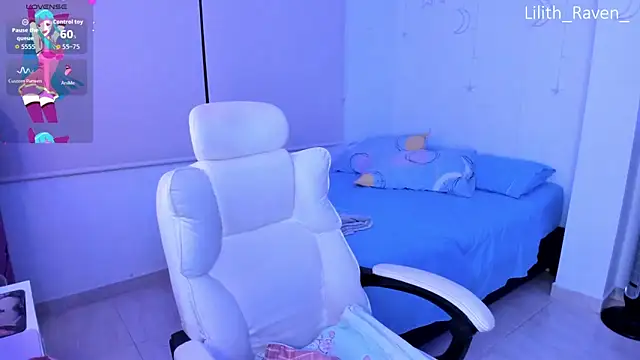 Snapshot of Lilith_Raven_ chatting on November 3, 4:47 am Lilith Raven online show from November 3, 4:47 am