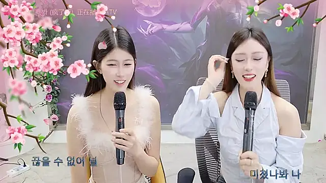 Snapshot of MIUMIU_XOX chatting on October 25, 9:06 am MIUMIU XOX online show from October 25, 9:06 am