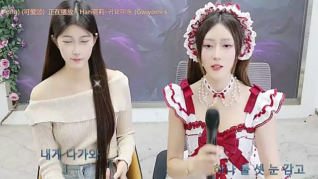 Snapshot of MIUMIU_XOX chatting on October 28, 8:29 am MIUMIU XOX online show from October 28, 8:29 am