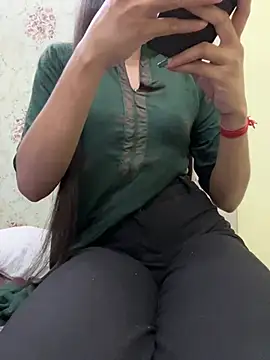 Snapshot of sneha_88 chatting on April 17, 6:38 am sneha 88 online show from April 17, 6:38 am