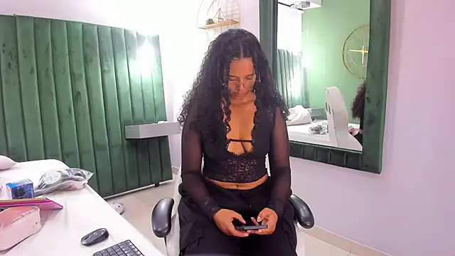 Snapshot of Sweet_Lucyy chatting on September 27, 5:12 am Sweet Lucyy online show from September 27, 5:12 am
