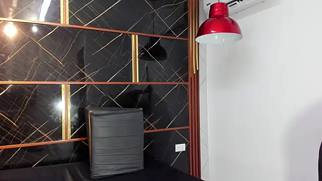 HannyThompson online show from October 22, 6:40 pm