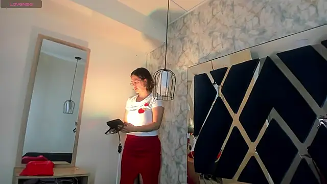 Luciifeer  online show from November 15, 6:26 pm