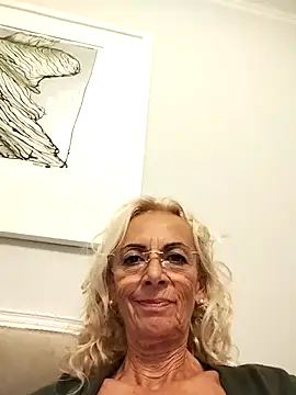 Snapshot of clarabell4 chatting on September 19, 8:42 pm clarabell4 online show from September 19, 8:42 pm