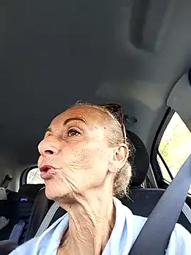 Snapshot of clarabell4 chatting on October 13, 6:57 am clarabell4 online show from October 13, 6:57 am