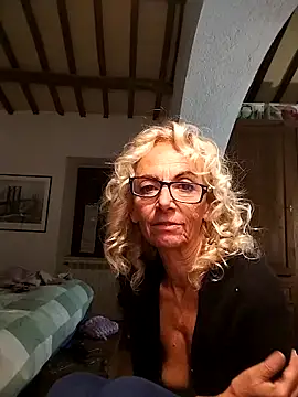 Snapshot of clarabell4 chatting on October 17, 7:05 pm clarabell4 online show from October 17, 7:05 pm