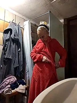 Snapshot of clarabell4 chatting on October 22, 5:41 am clarabell4 online show from October 22, 5:41 am