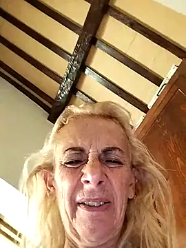 Snapshot of clarabell4 chatting on November 6, 6:47 am clarabell4 online show from November 6, 6:47 am