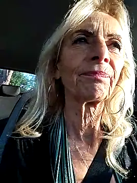 Snapshot of clarabell4 chatting on November 7, 7:30 am clarabell4 online show from November 7, 7:30 am