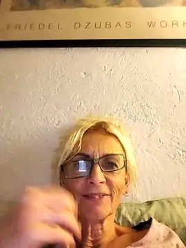 Snapshot of clarabell4 chatting on November 14, 9:02 pm clarabell4 online show from November 14, 9:02 pm