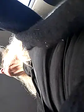 Snapshot of clarabell4 chatting on December 5, 8:01 am clarabell4 online show from December 5, 8:01 am