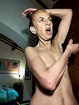 Snapshot of clarabell4 chatting on December 15, 6:39 am clarabell4 online show from December 15, 6:39 am