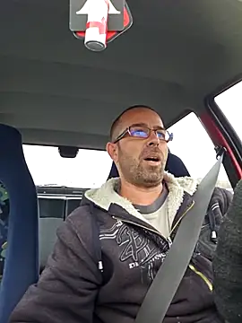 Snapshot of Thomas043 chatting on November 15, 1:51 pm Thomas043 online show from November 15, 1:51 pm