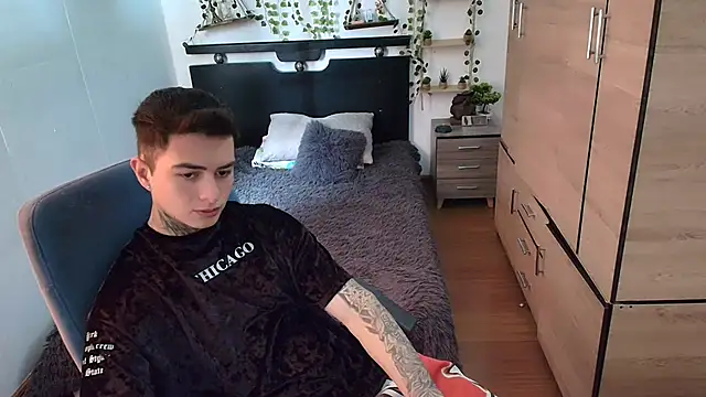 Snapshot of santii_ss chatting on May 19, 2:34 pm santii ss online show from May 19, 2:34 pm