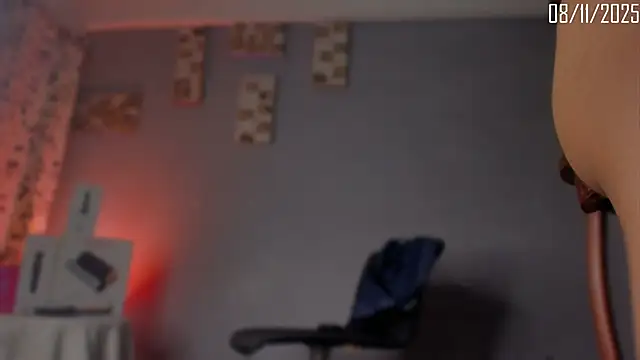 Snapshot of Chloe_cooperr chatting on November 9, 4:11 am Chloe cooperr online show from November 9, 4:11 am