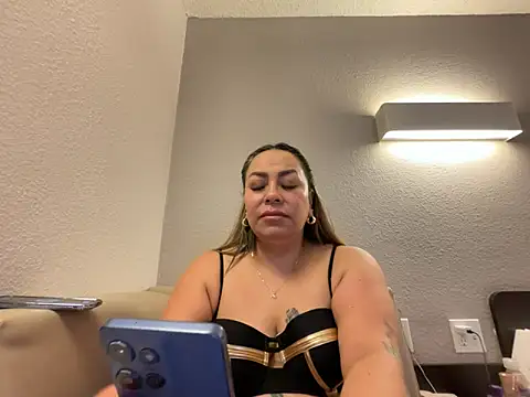 SamyHot2025 online show from April 10, 6:01 pm