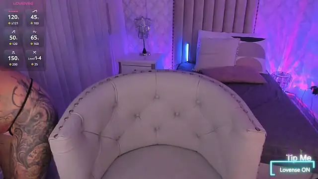 Snapshot of Yourwishisme_val chatting on November 18, 3:34 am Yourwishisme val online show from November 18, 3:34 am