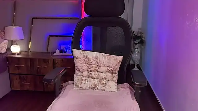 Snapshot of SunhariGirl chatting on November 29, 3:42 am SunhariGirl online show from November 29, 3:42 am