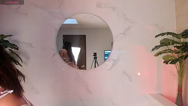 Bella Williiams online show from October 11, 12:15 pm