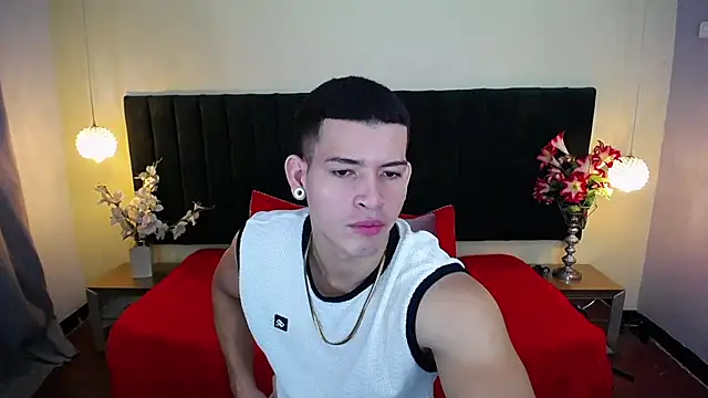 Snapshot of ethan_rodgers chatting on September 29, 8:13 pm ethan rodgers online show from September 29, 8:13 pm